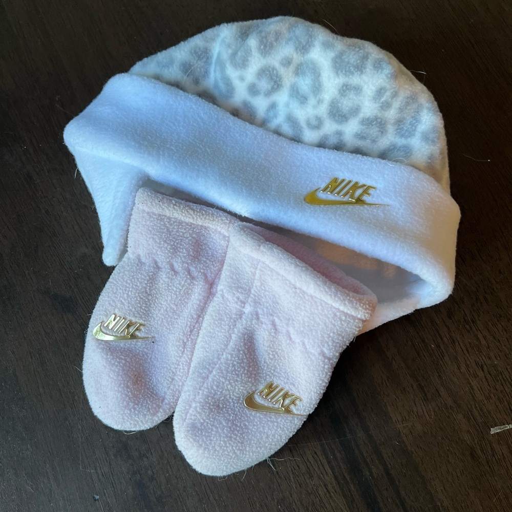 Nike Infant Size Warm hat and mittens